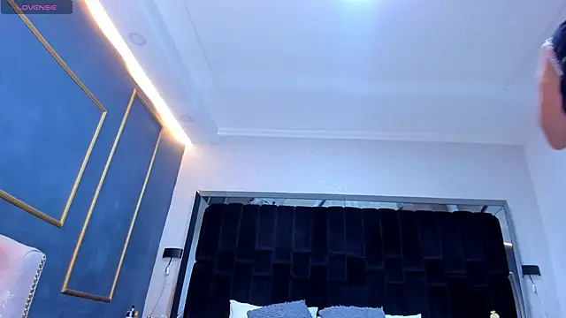 Snapshot of NikkySmiith chatting on 02.17.25 NikkySmiith online show from 02.17.25