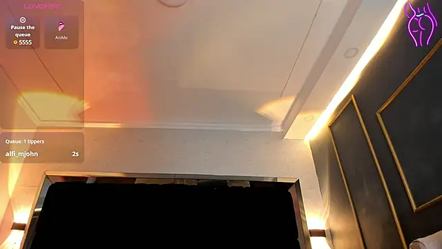 Snapshot of NikkySmiith chatting on 02.23.25 NikkySmiith online show from 02.23.25