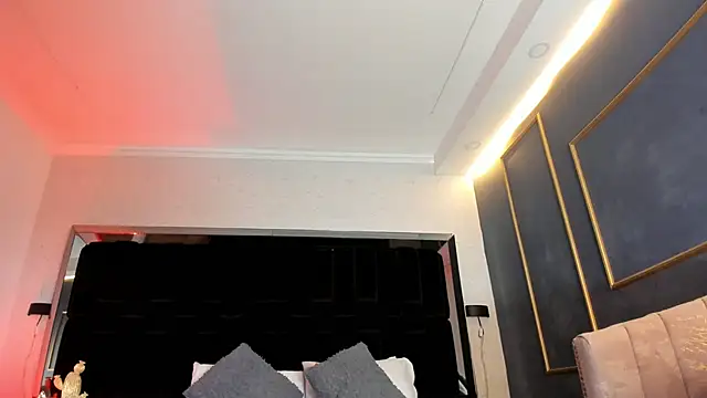 Snapshot of NikkySmiith chatting on 02.26.25 NikkySmiith online show from 02.26.25