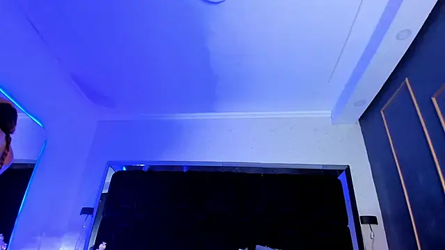 Snapshot of NikkySmiith chatting on 02.28.25 NikkySmiith online show from 02.28.25