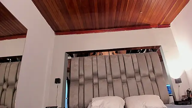 Snapshot of NikkySmiith chatting on 10.07.25 NikkySmiith online show from 10.07.25