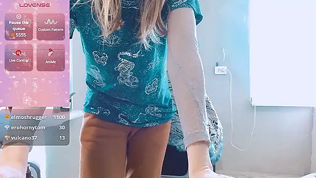 Snapshot of RosaJil chatting on 11.14.25 RosaJil online show from 11.14.25