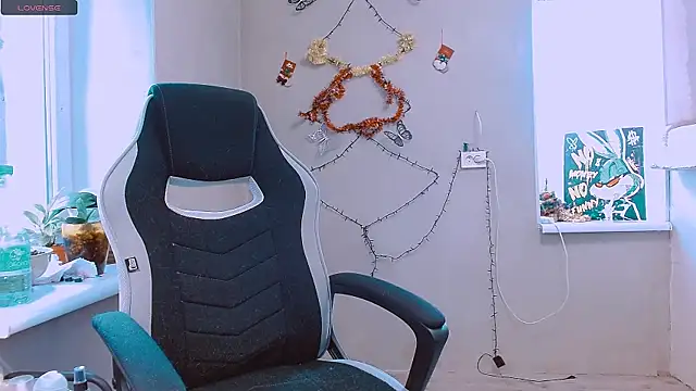 Snapshot of RosaJil chatting on 12.15.25 RosaJil online show from 12.15.25