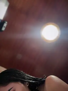 Snapshot of MarianaBenz chatting on 12.20.25 MarianaBenz online show from 12.20.25