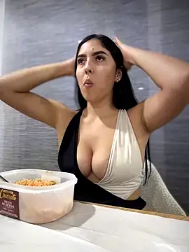 MarianaBenz online show from 04.27.26