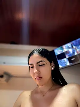 MarianaBenz online show from 06.28.26