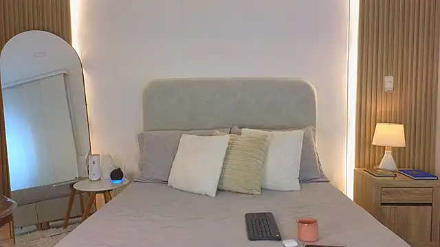 KristennBlue online show from 04.24.26
