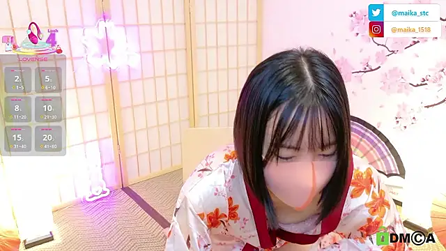 Snapshot of maika08 chatting on 09.15.25 maika08 online show from 09.15.25