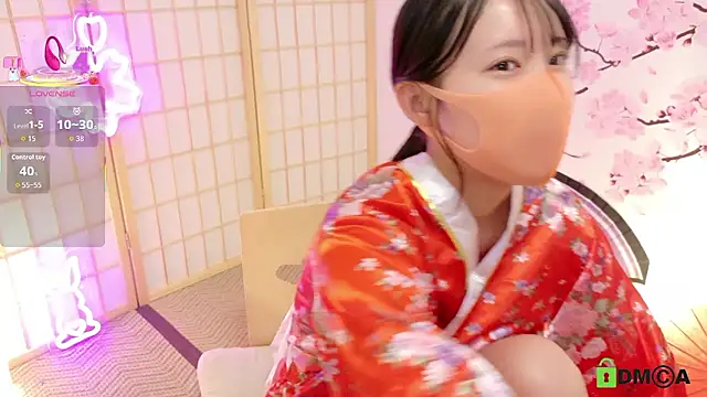 Snapshot of maika08 chatting on 11.21.25 maika08 online show from 11.21.25