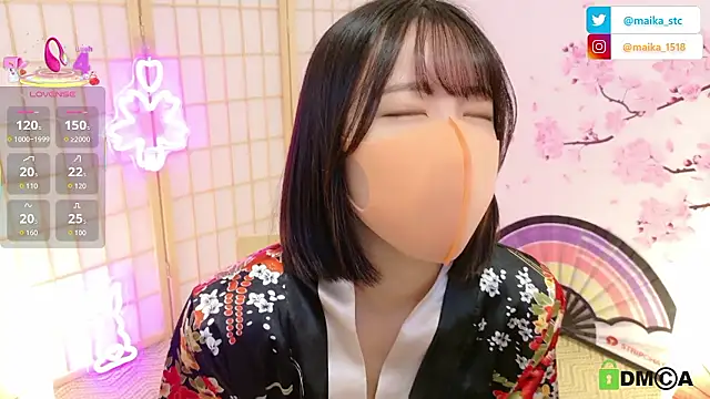 Snapshot of maika08 chatting on 11.24.25 maika08 online show from 11.24.25