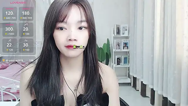 Snapshot of Jenny-Z chatting on 02.16.25 Jenny-Z online show from 02.16.25