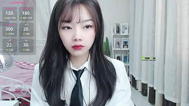 Snapshot of Jenny-Z chatting on 02.21.25 Jenny-Z online show from 02.21.25