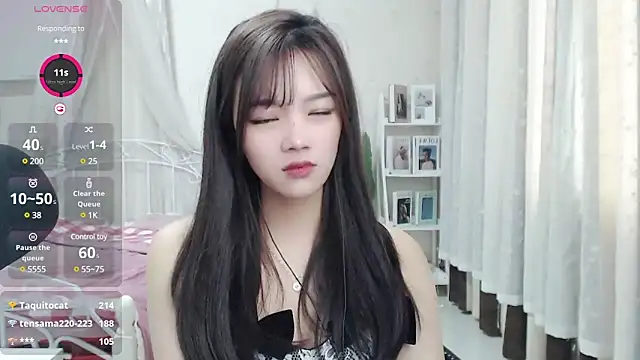 Snapshot of Jenny-Z chatting on 02.28.25 Jenny-Z online show from 02.28.25