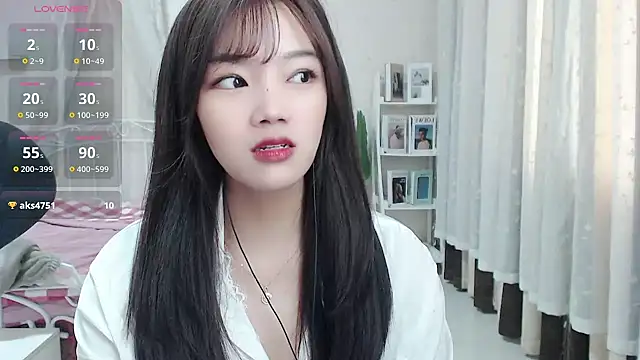 Snapshot of Jenny-Z chatting on 03.03.25 Jenny-Z online show from 03.03.25