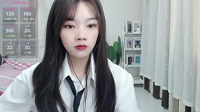 Snapshot of Jenny-Z chatting on 03.04.25 Jenny-Z online show from 03.04.25