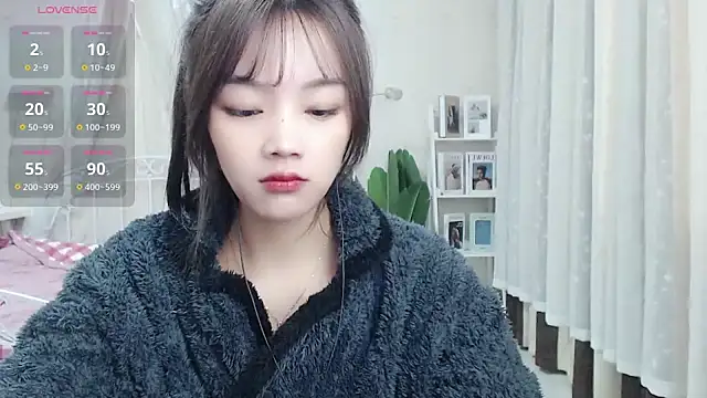 Snapshot of Jenny-Z chatting on 03.05.25 Jenny-Z online show from 03.05.25