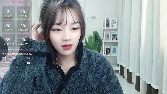 Snapshot of Jenny-Z chatting on 03.05.25 Jenny-Z online show from 03.05.25