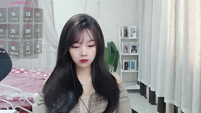 Snapshot of Jenny-Z chatting on 03.07.25 Jenny-Z online show from 03.07.25