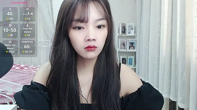 Snapshot of Jenny-Z chatting on 03.08.25 Jenny-Z online show from 03.08.25