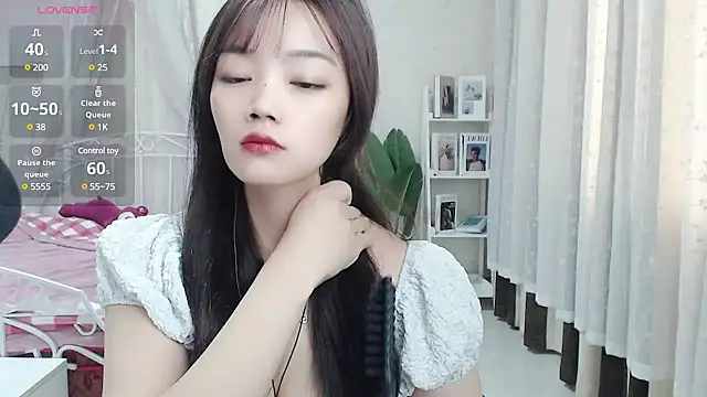 Snapshot of Jenny-Z chatting on 03.15.25 Jenny-Z online show from 03.15.25