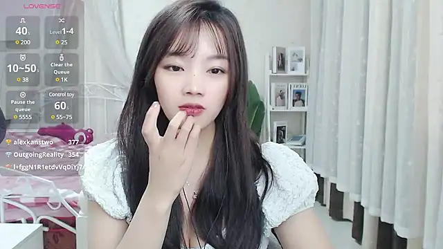 Snapshot of Jenny-Z chatting on 03.15.25 Jenny-Z online show from 03.15.25