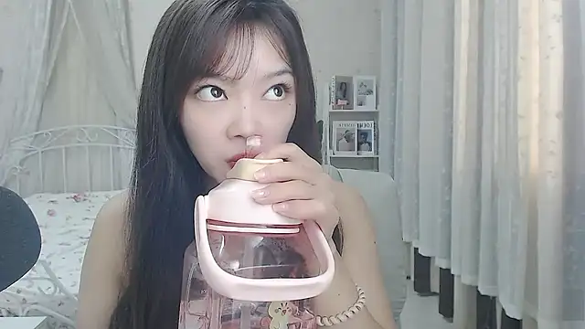 Snapshot of Jenny-Z chatting on 09.24.25 Jenny-Z online show from 09.24.25