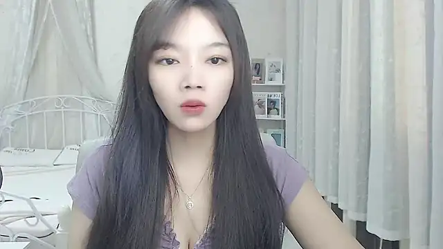 Snapshot of Jenny-Z chatting on 10.14.25 Jenny-Z online show from 10.14.25