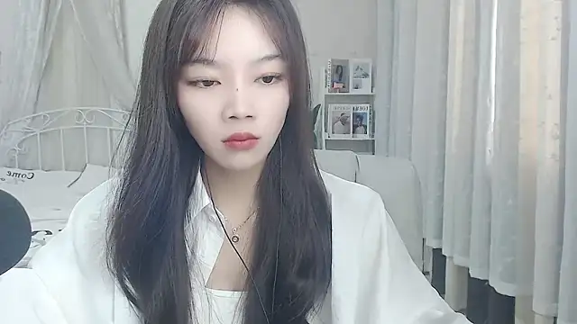 Snapshot of Jenny-Z chatting on 10.19.25 Jenny-Z online show from 10.19.25