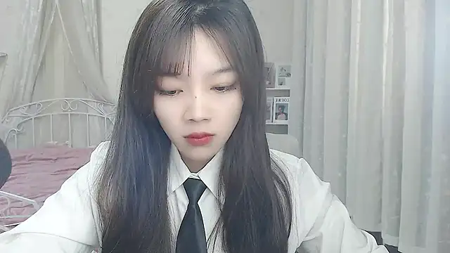 Snapshot of Jenny-Z chatting on 11.17.25 Jenny-Z online show from 11.17.25