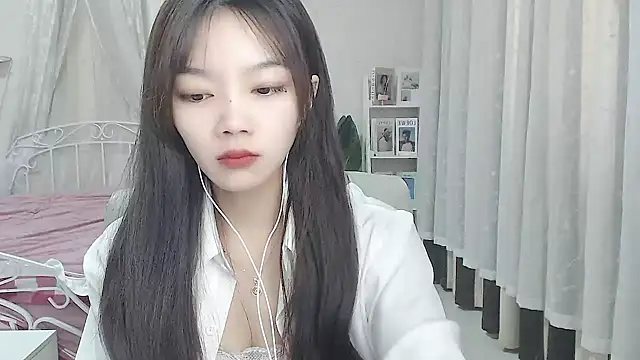 Snapshot of Jenny-Z chatting on 11.22.25 Jenny-Z online show from 11.22.25