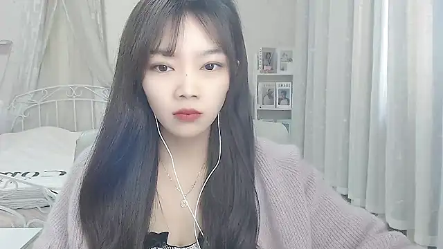 Snapshot of Jenny-Z chatting on 11.30.25 Jenny-Z online show from 11.30.25