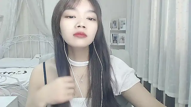 Snapshot of Jenny-Z chatting on 12.02.25 Jenny-Z online show from 12.02.25