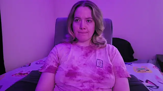 Snapshot of InternetFairy_XO chatting on 10.31.25 InternetFairy XO online show from 10.31.25