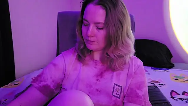 Snapshot of InternetFairy_XO chatting on 11.27.25 InternetFairy XO online show from 11.27.25