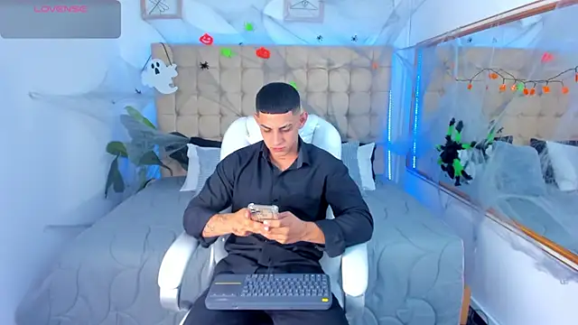 Alex cute77 online show from 10.25.25