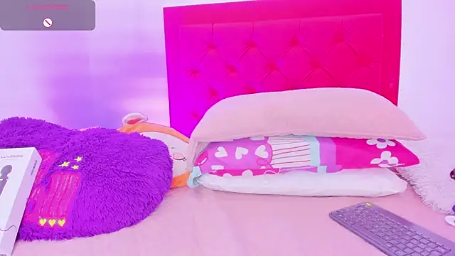 Snapshot of Sofia_Girl_ chatting on 12.12.24 Sofia Girl online show from 12.12.24