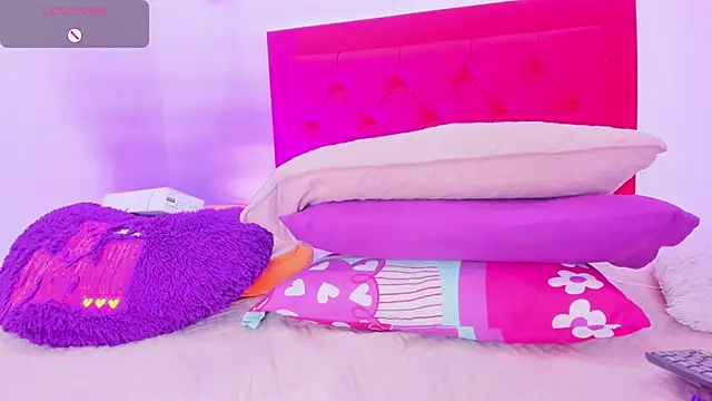 Snapshot of Sofia_Girl_ chatting on 12.14.24 Sofia Girl online show from 12.14.24