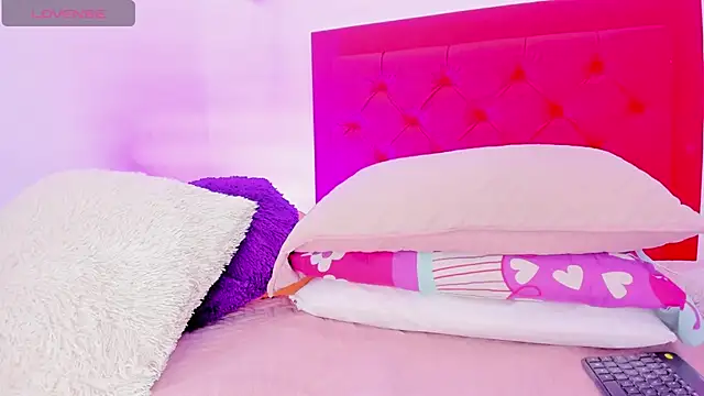 Snapshot of Sofia_Girl_ chatting on 12.21.24 Sofia Girl online show from 12.21.24