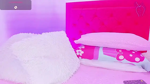 Snapshot of Sofia_Girl_ chatting on 12.31.24 Sofia Girl online show from 12.31.24