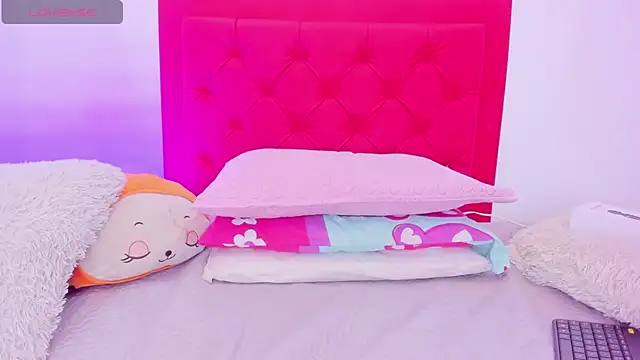 Snapshot of Sofia_Girl_ chatting on 03.05.25 Sofia Girl online show from 03.05.25