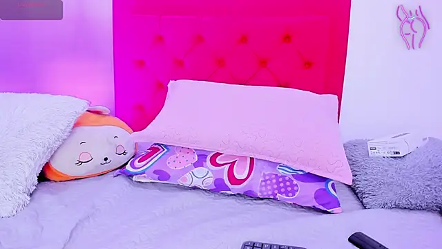 Snapshot of Sofia_Girl_ chatting on 03.18.25 Sofia Girl online show from 03.18.25