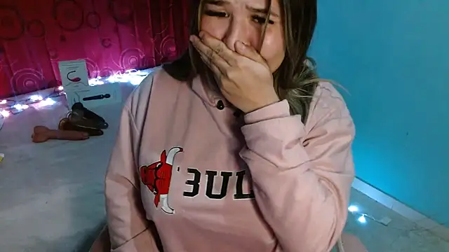 zoe adhara online show from 03.14.25