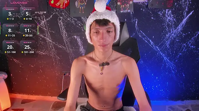 Snapshot of DereckCooperr chatting on 12.18.25 DereckCooperr online show from 12.18.25