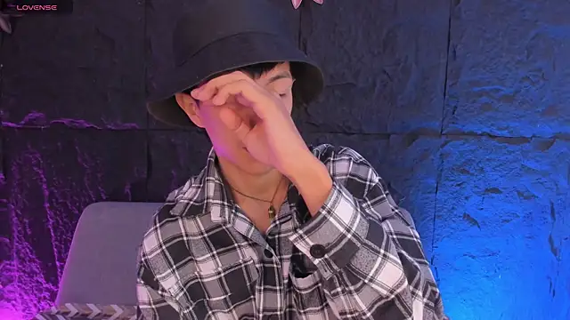 Snapshot of DereckCooperr chatting on 02.17.26 DereckCooperr online show from 02.17.26