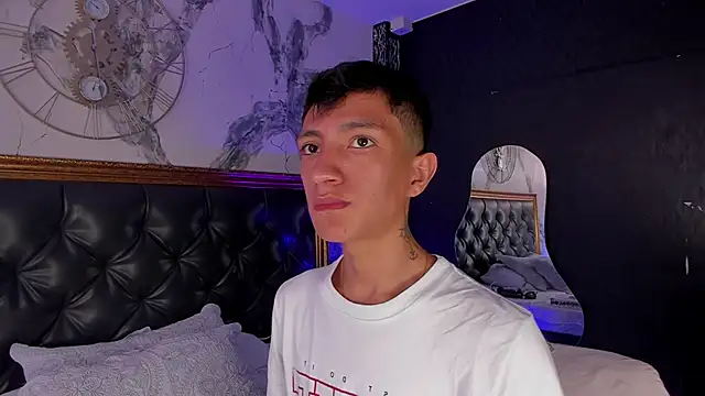 Snapshot of DereckCooperr chatting on 03.30.26 DereckCooperr online show from 03.30.26