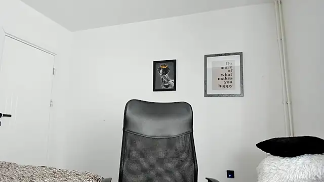 PortraitMarie online show from 12.15.24