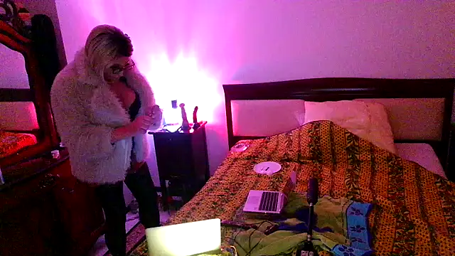 CharlotteVixxens online show from 12.20.25