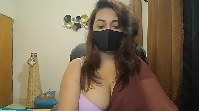 Snapshot of OH-Monica chatting on 09.23.25 OH-Monica online show from 09.23.25