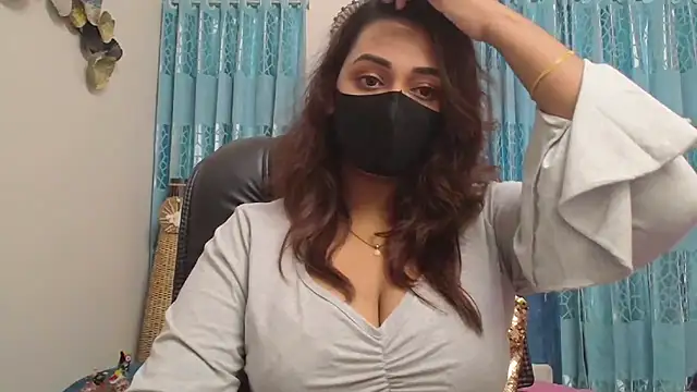 Snapshot of OH-Monica chatting on 10.11.25 OH-Monica online show from 10.11.25