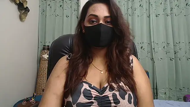 Snapshot of OH-Monica chatting on 10.11.25 OH-Monica online show from 10.11.25